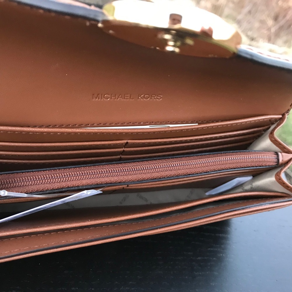 Michael Kors Fulton Large Flap Continental Wallet - Picture 6 of 8